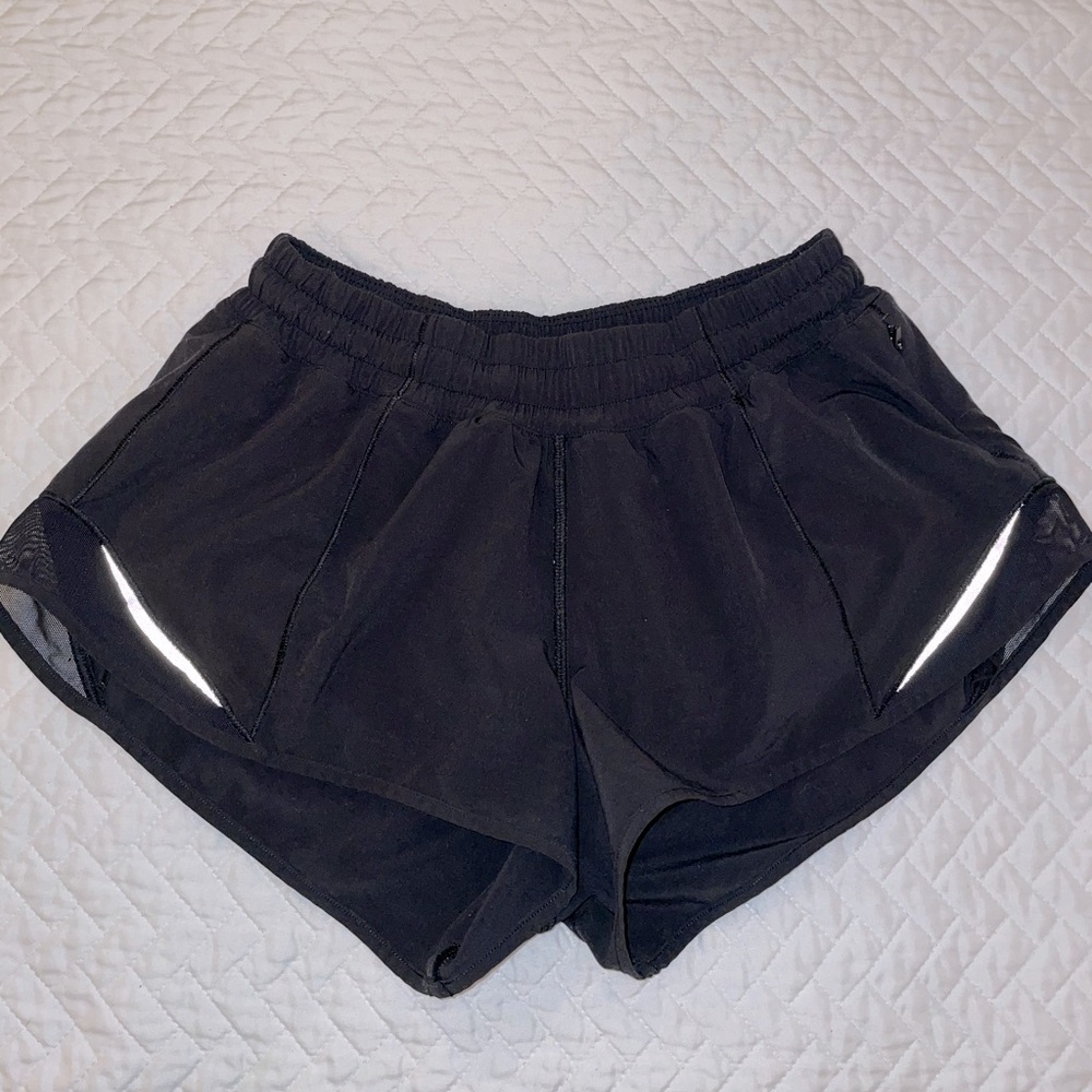 Black Lululemon Hotty Hot Short 2.5